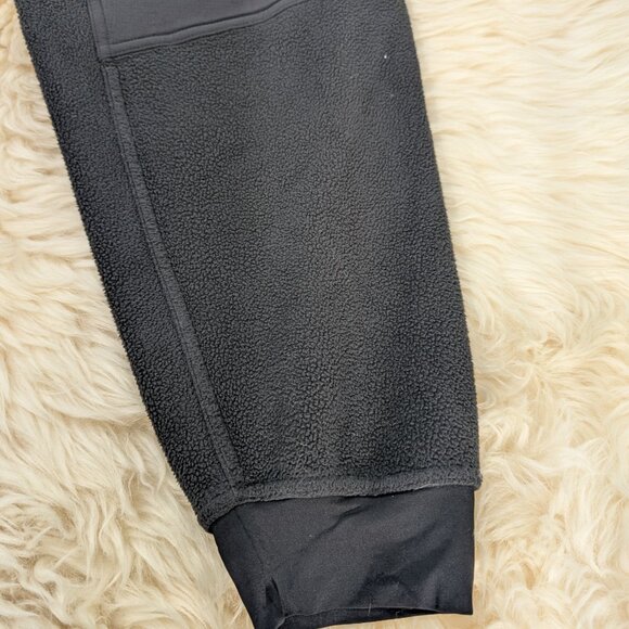 lululemon Women's Black Sherpa Utility Cargo Hiking Joggers - Picture 3 of 8